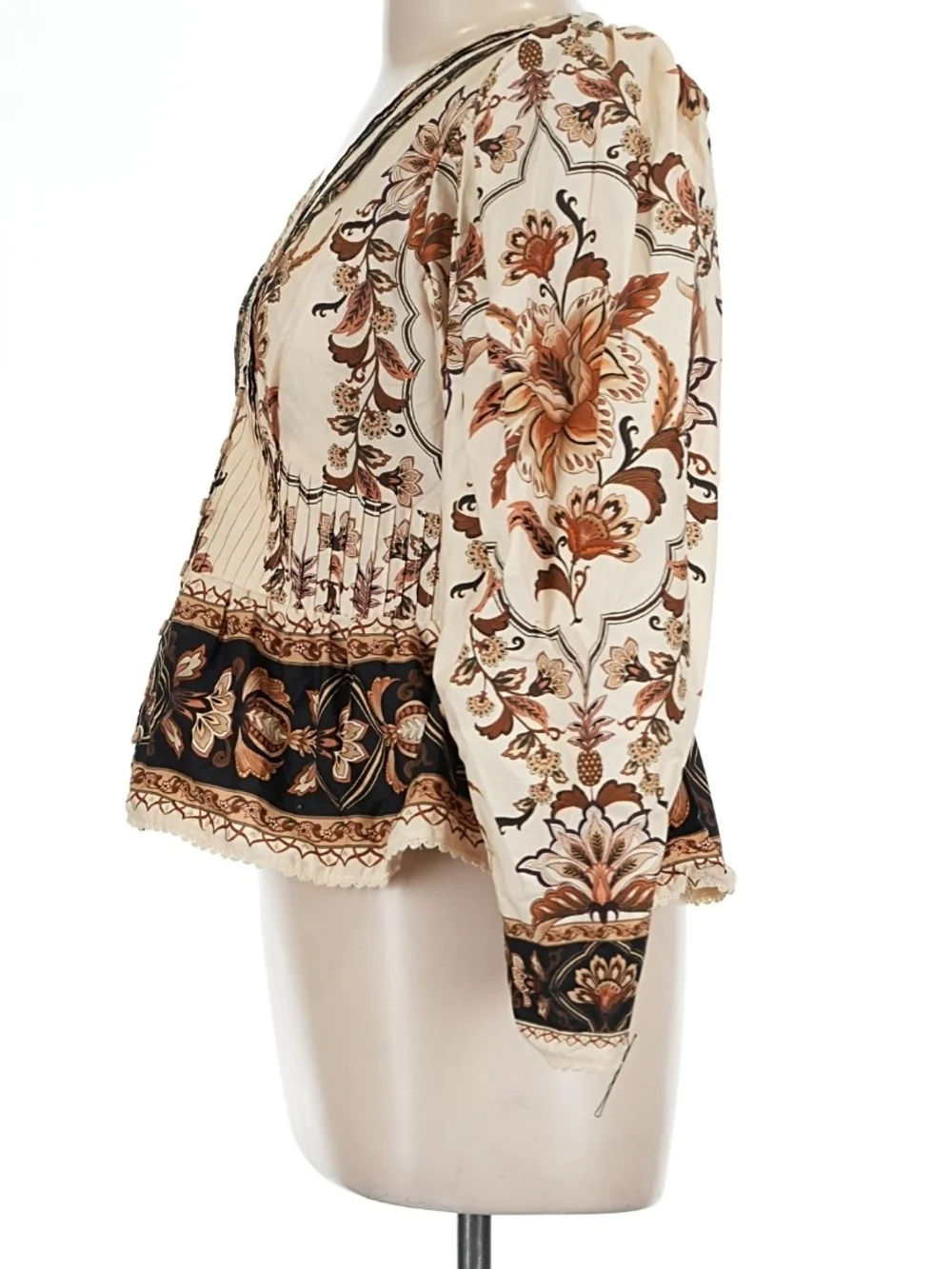 FARM Rio Majestic Garden Lace Puff Sleeve Blouse.